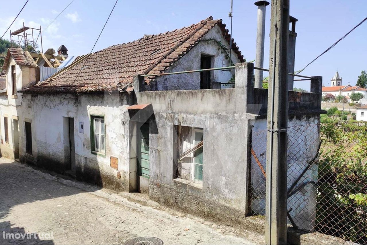 Moradia com vistas, para reabilitar em Vila Cova de Alva, Arganil