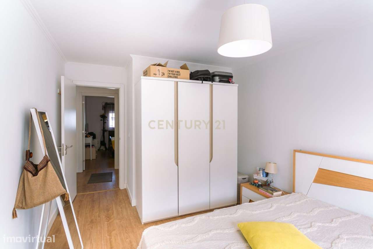 Moradia T3 com pátio localizada em Cascais !-4