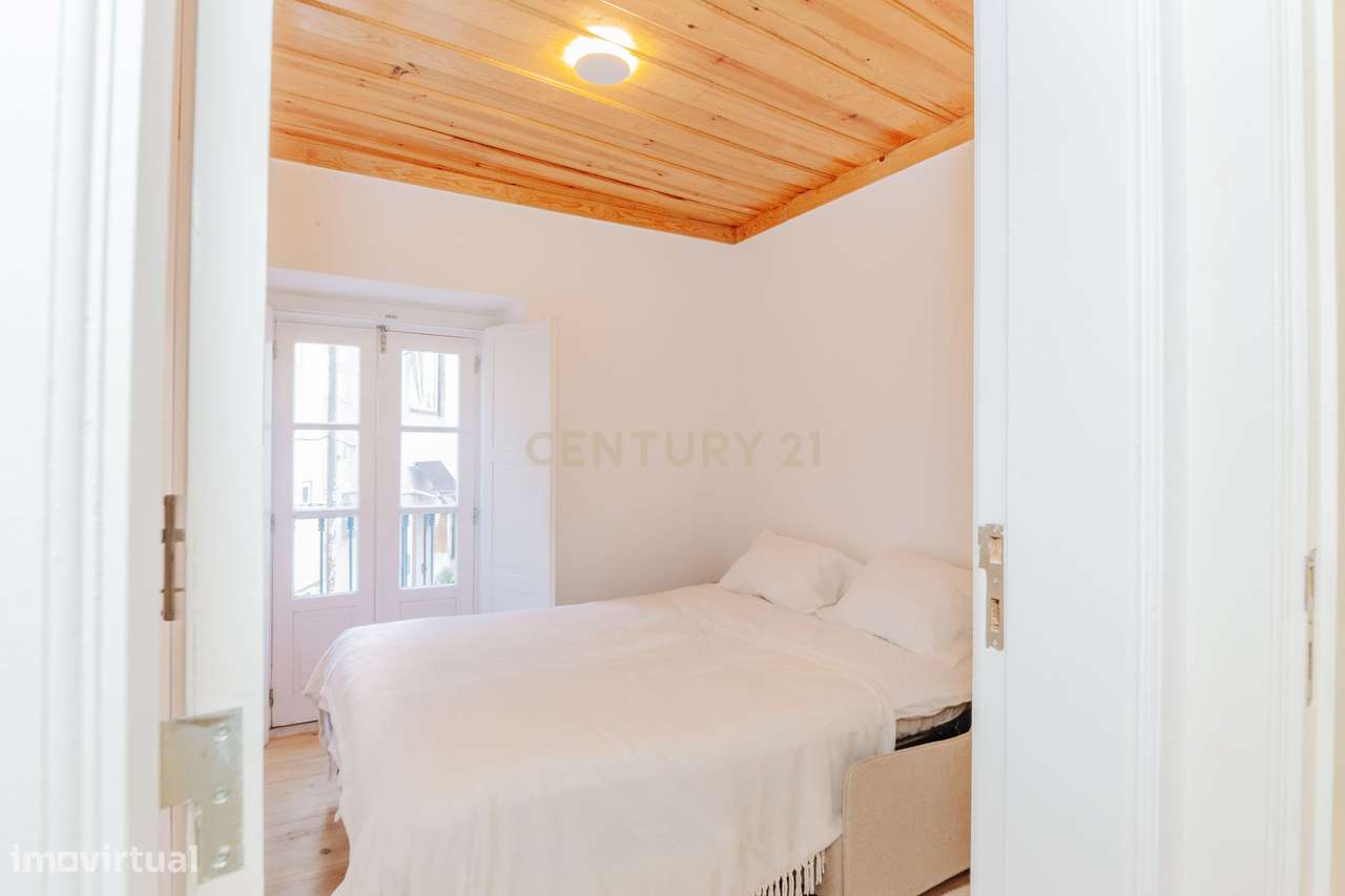 Prédio com Loja e 2 apartamentos no Castelo de São Jorge - Grande imagem: 2/22