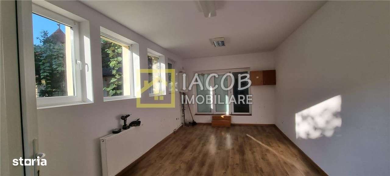 Spatiu comercial\/birouri\/cabinet kinetoterapie\/cosmetic zona Ban - Imagine principală: 2/5