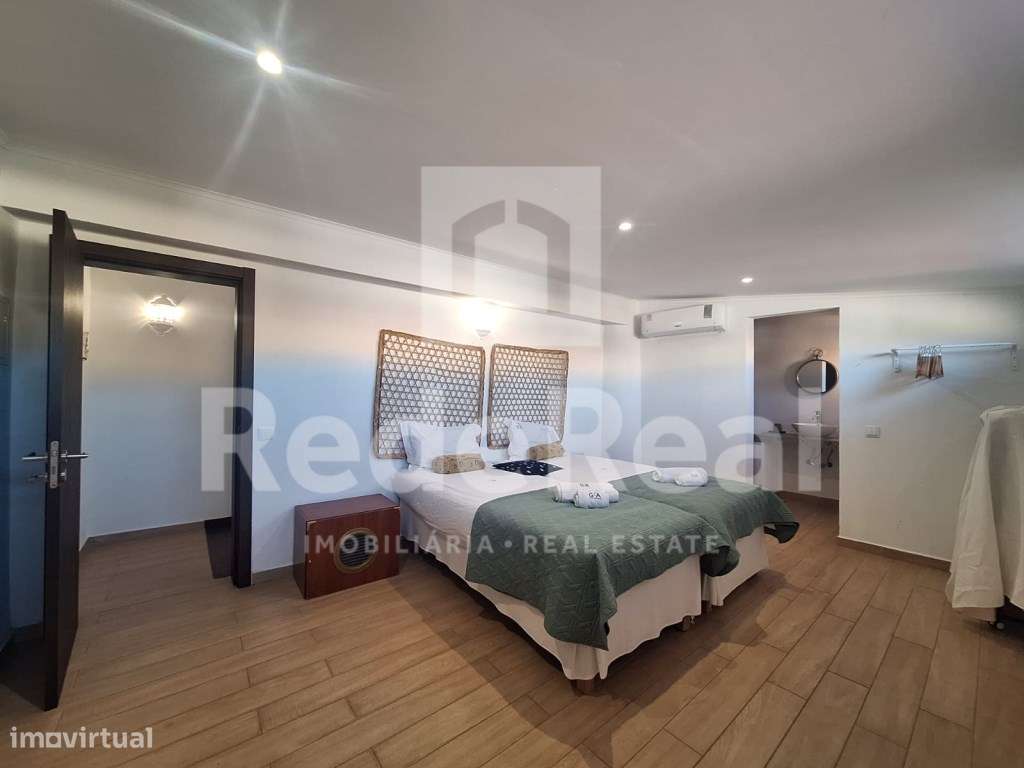 Moradia T3 + 1 com Boas Áreas em Lote de 300 m² - Centro de Albufeira-8