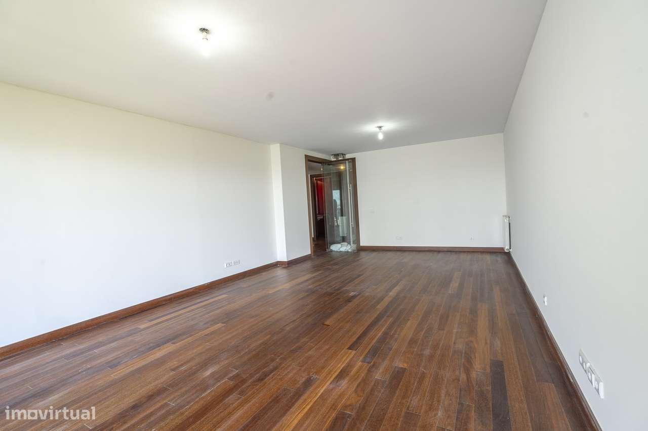 Arrendamento de apartamento t4 na Rua de Chãs, 95 - Grande imagem: 2/40
