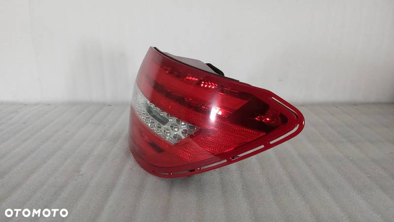 Mercedes C W204 Lift Sedan lampa prawy tył W2049060303 - 3