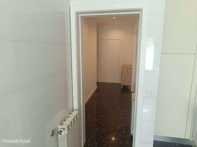 Apartamento T1 para arrendamento na rua de Santana Leça do Balio - Grande imagem: 4/12