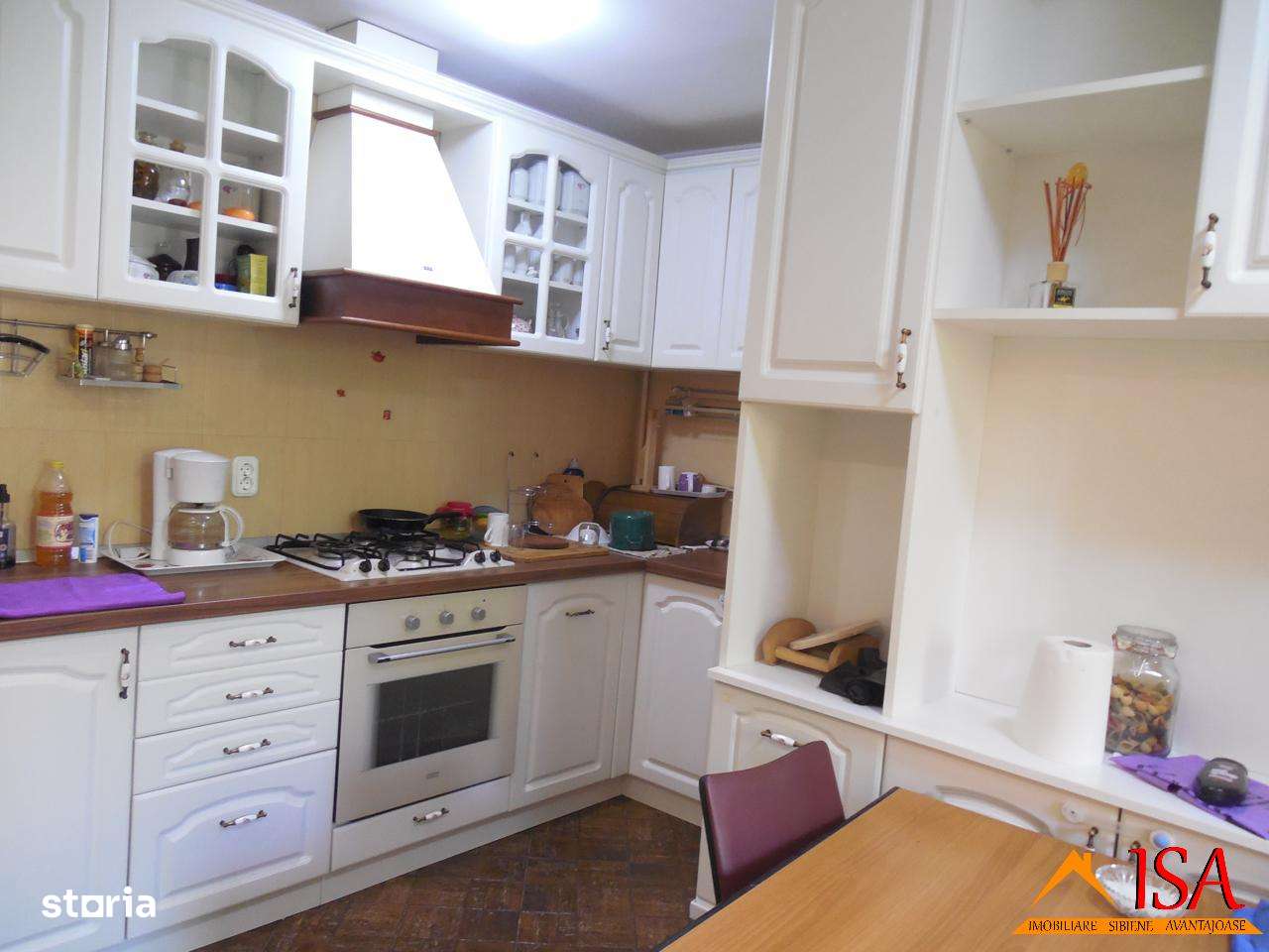 Casă singur în curte – 170 mp – Cartier LUPENI - Imagine principală: 4/10