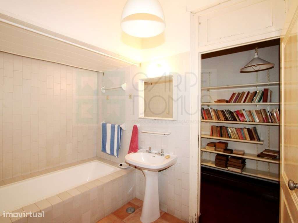 Moradia T6, lote 915m2, próxima da praia, na Parede, Cascais-19