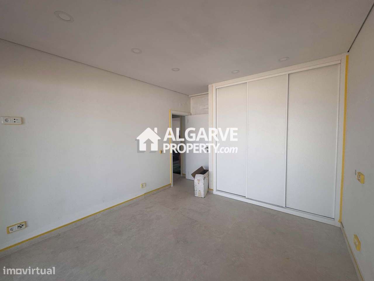 Moradia de Luxo T4 com Piscina e Vista Mar na Guia, Algarve-19