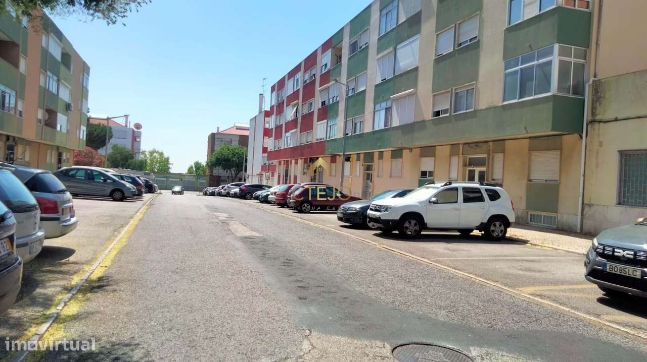LOJA PARA VENDA  POVOA de SANTA IRIA  COM 260m2-15