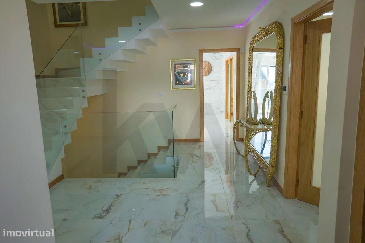 Luxo e exclusividade em Famões com vista sob Lisboa-8