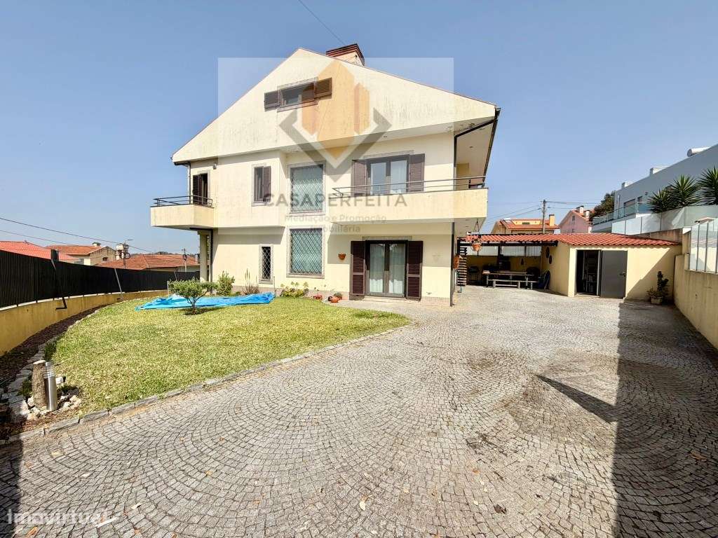 Luminosa Moradia T3+1 de 4 Frentes com Jardim, Escritório e Anexo -...-1