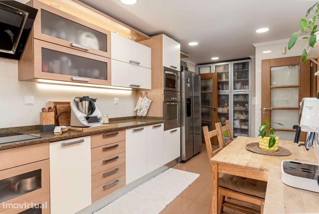 MORADIA ISOLADA T5 NA PÓVOA DE SANTA IRIA-9