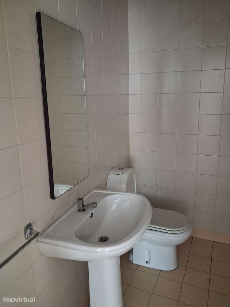 Alugo escritório bem situado em V.n. de Famalicão - Grande imagem: 4/7