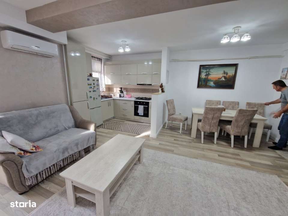 Apartament de 3 camere, decomandat, 76 mp., zona Calea Moldovei-1
