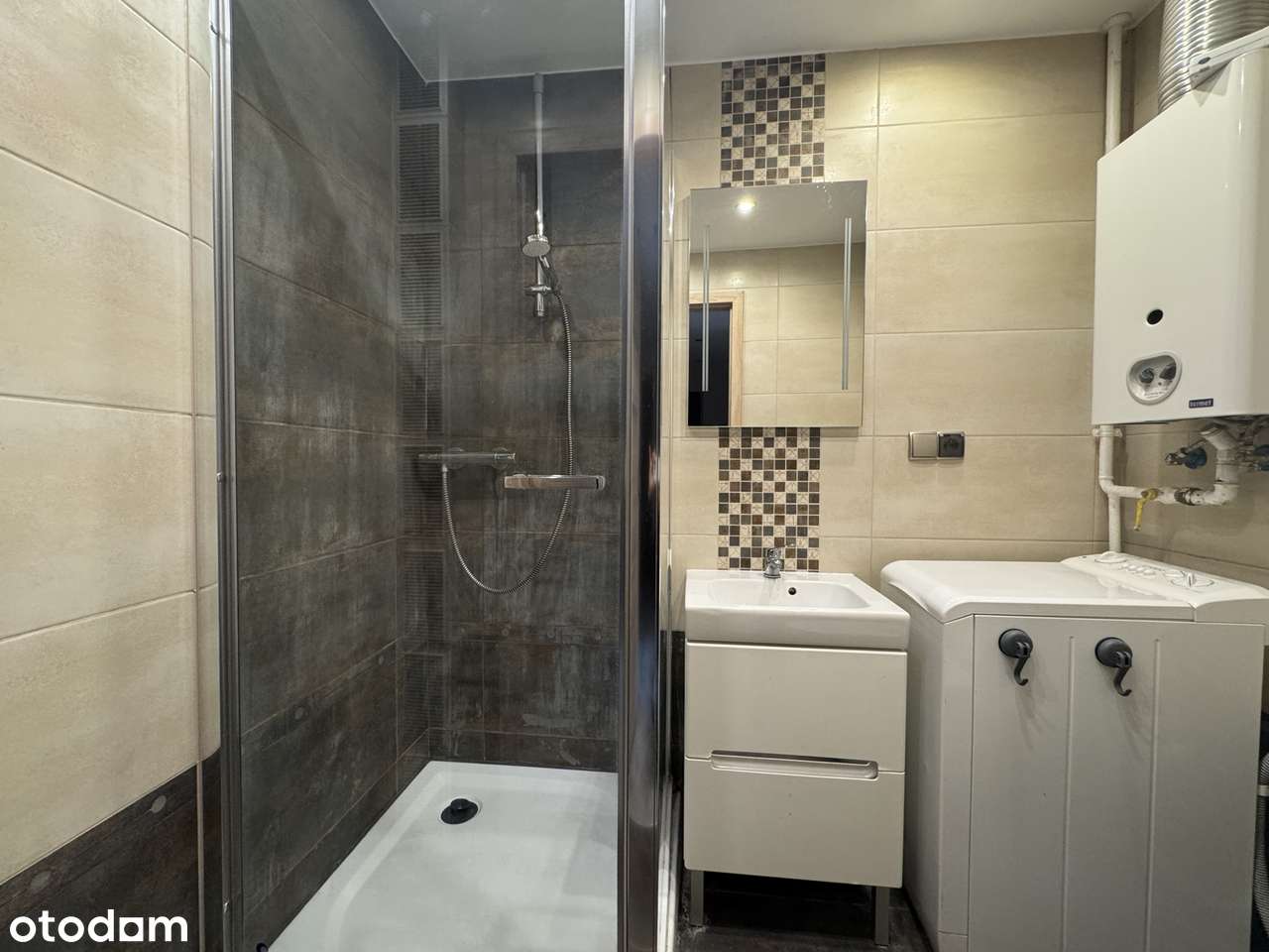 Mieszkanie na pierwszym piętrze w niskim budynku-4