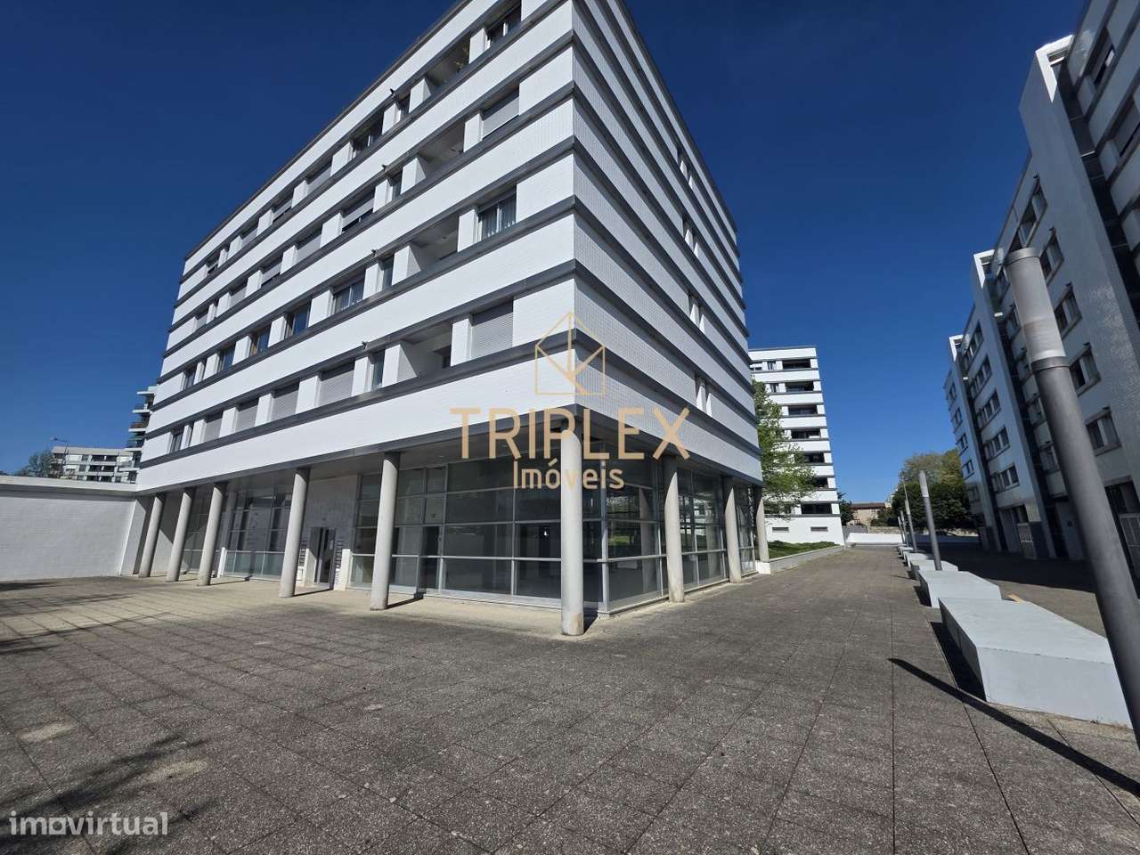 Loja c/ 3 montras - Grande imagem: 2/13