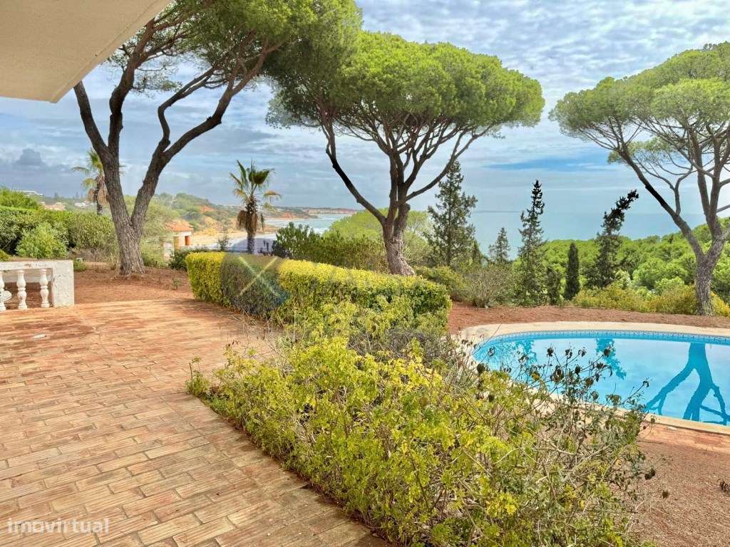 Excelente Moradia térrea com lote de 2430 m2 , com piscina e acesso...-3