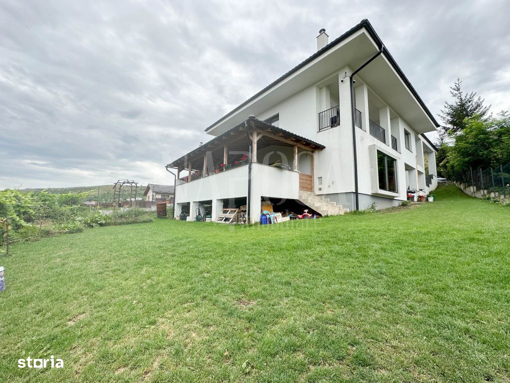 Casa 7 camere de vanzare in Dezmir