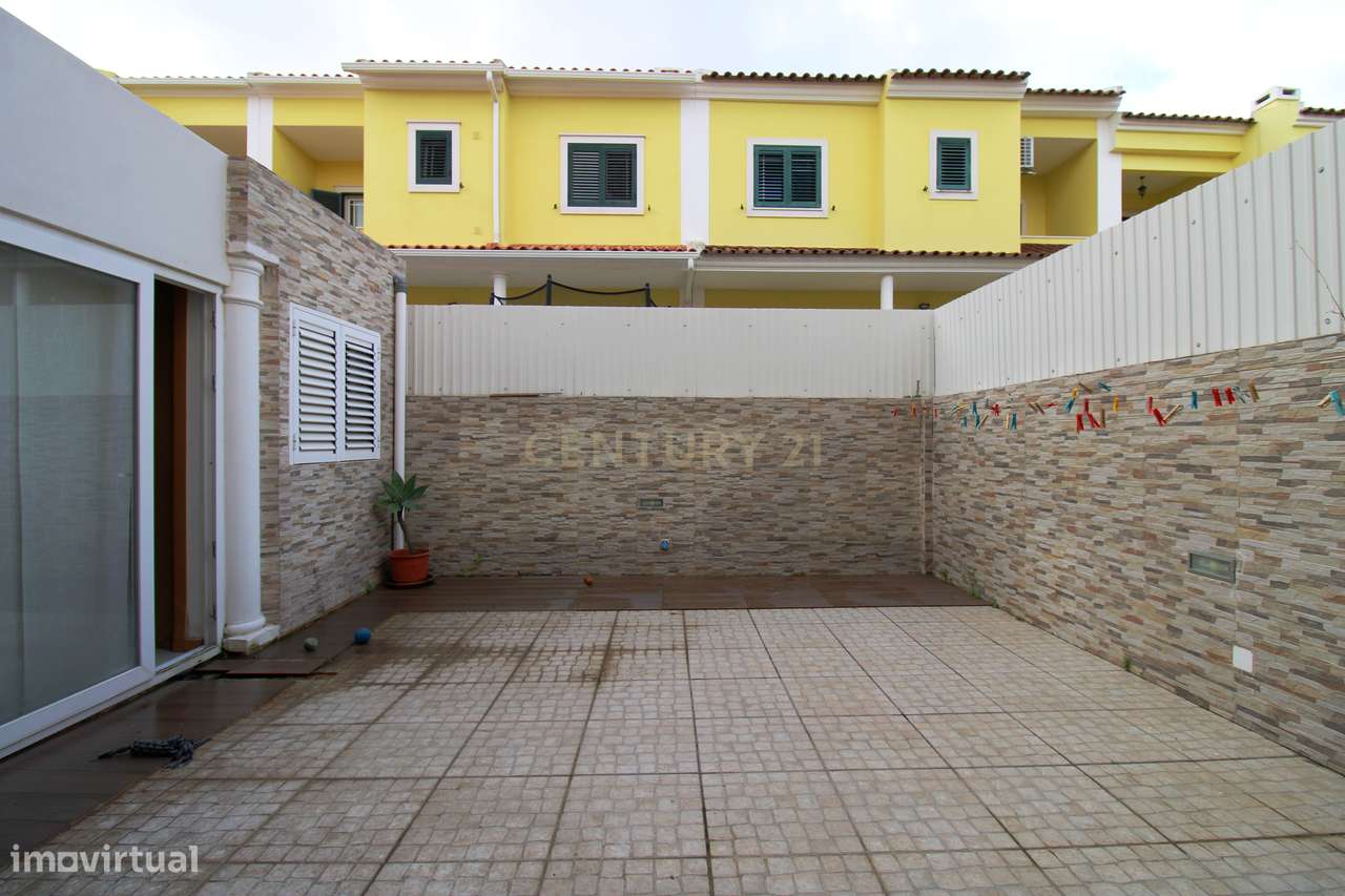 Moradia V3+2 de Luxo com Garagem, Sótão Aproveitado e Domótica Alexa n-43