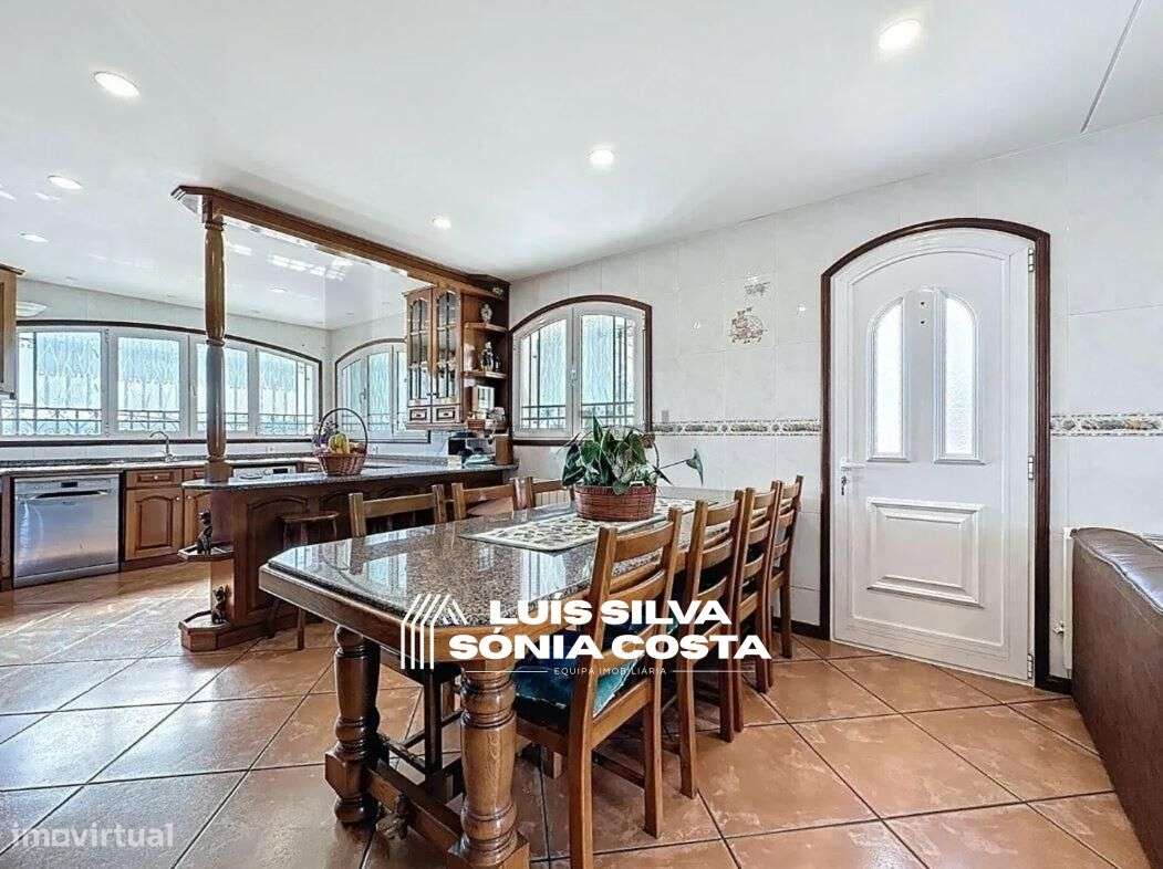 Moradia T6 Individual com Loja Comercial e Área Industrial -...-10