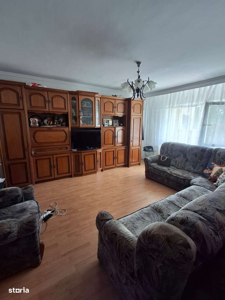 Colentina - Doamna Ghica, bloc 1990, etaj 1-3