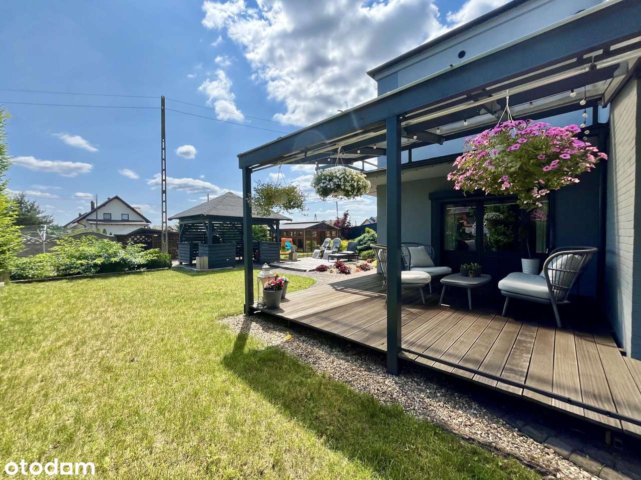 Przestronny dom z dużym ogrodem i możliwościami-16