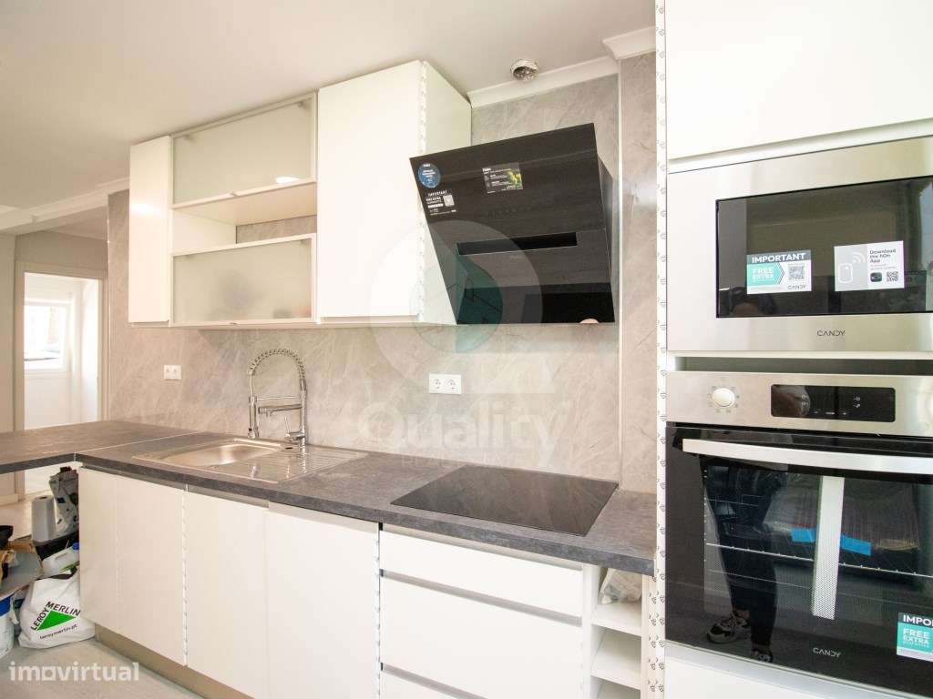 Apartamento T2 totalmente remodelado, localizado numa das zonas mai...-1