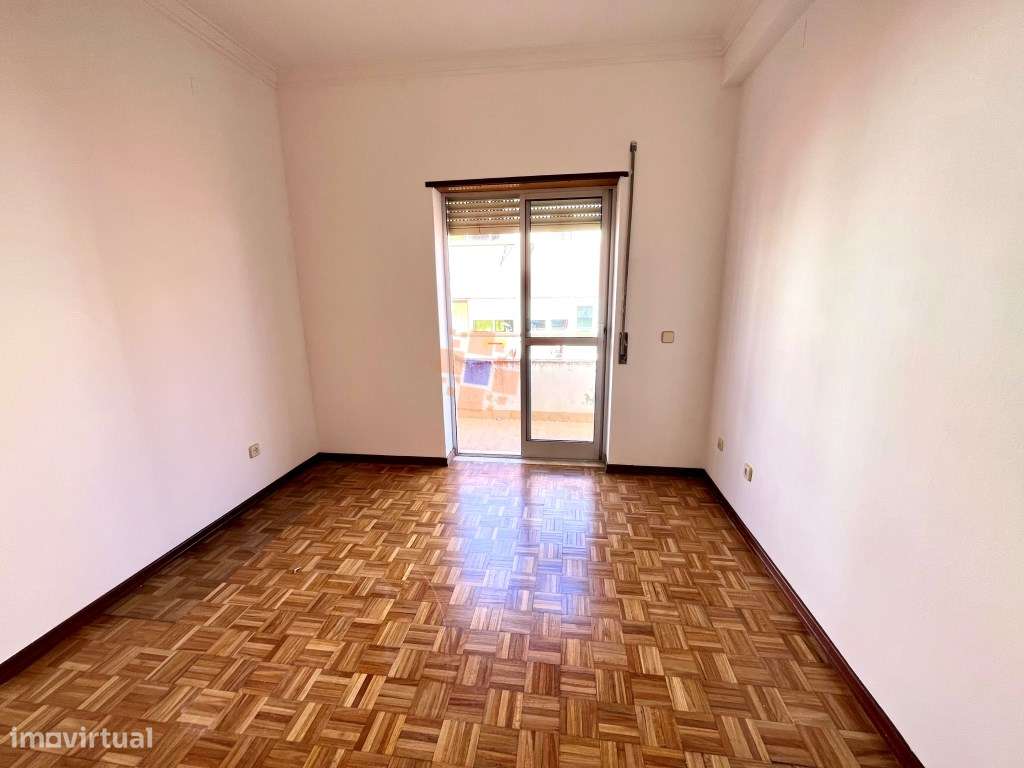 Moradia Geminada T5 em Vale de Milhaços - Corroios-12