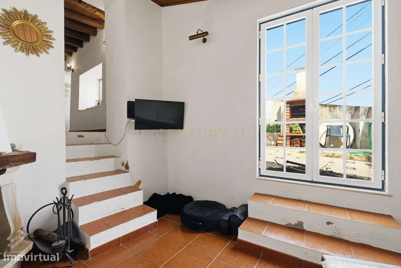 Moradia T2 com 2 salas e Pátio – Loubagueira, Torres Vedras-7