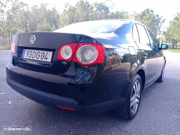 VW Jetta 1.9 TDi BlueM. Confortline - 5