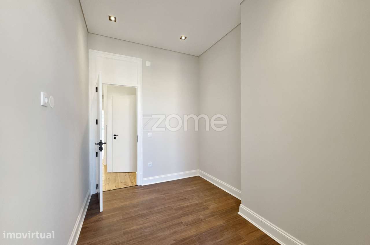 Apartamento T3 remodelado na Avenida Almirante Reis - Lisboa-16