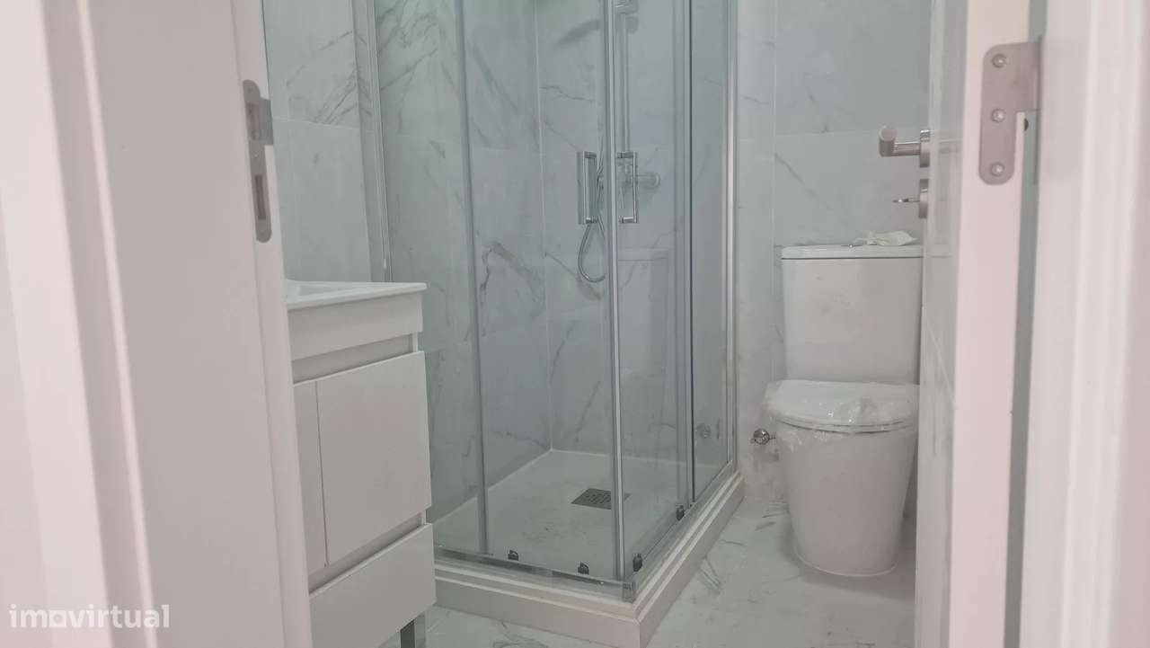 Apartamento T2+1 Remodelado com Terraço-Conforto e Conveniência na Per - Grande imagem: 4/12