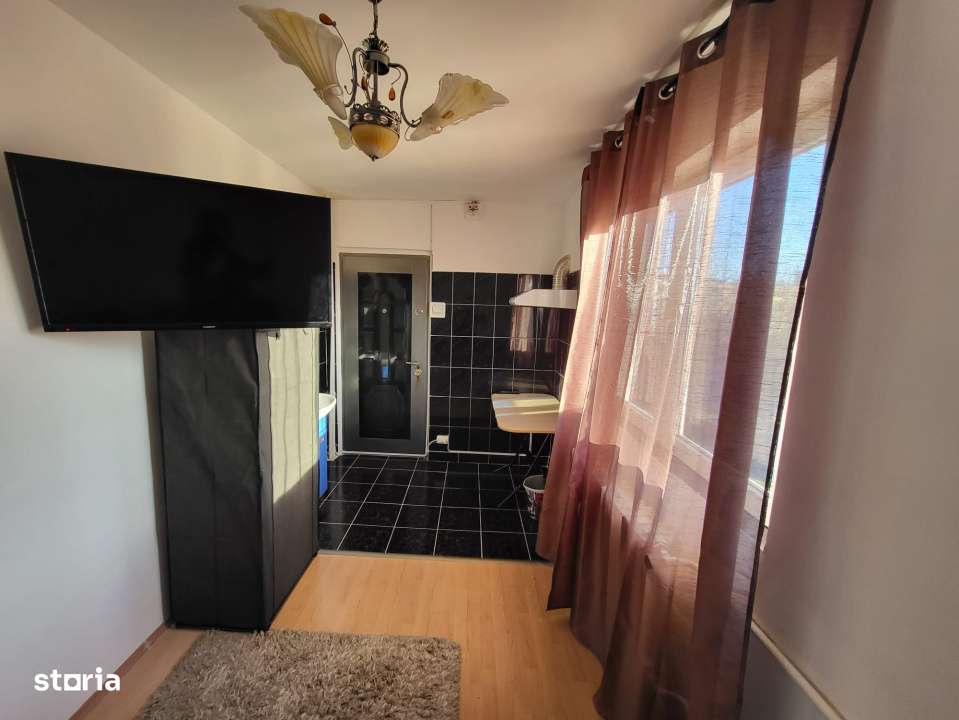 Camera de camin, zona Valea Rosie - Imagine principală: 3/4