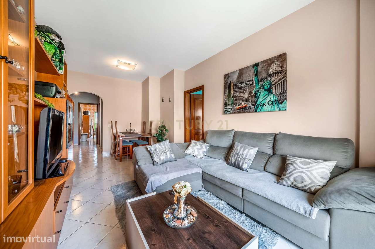 Apartamento T3 com Lugar de Garagem e Arrecadação-3