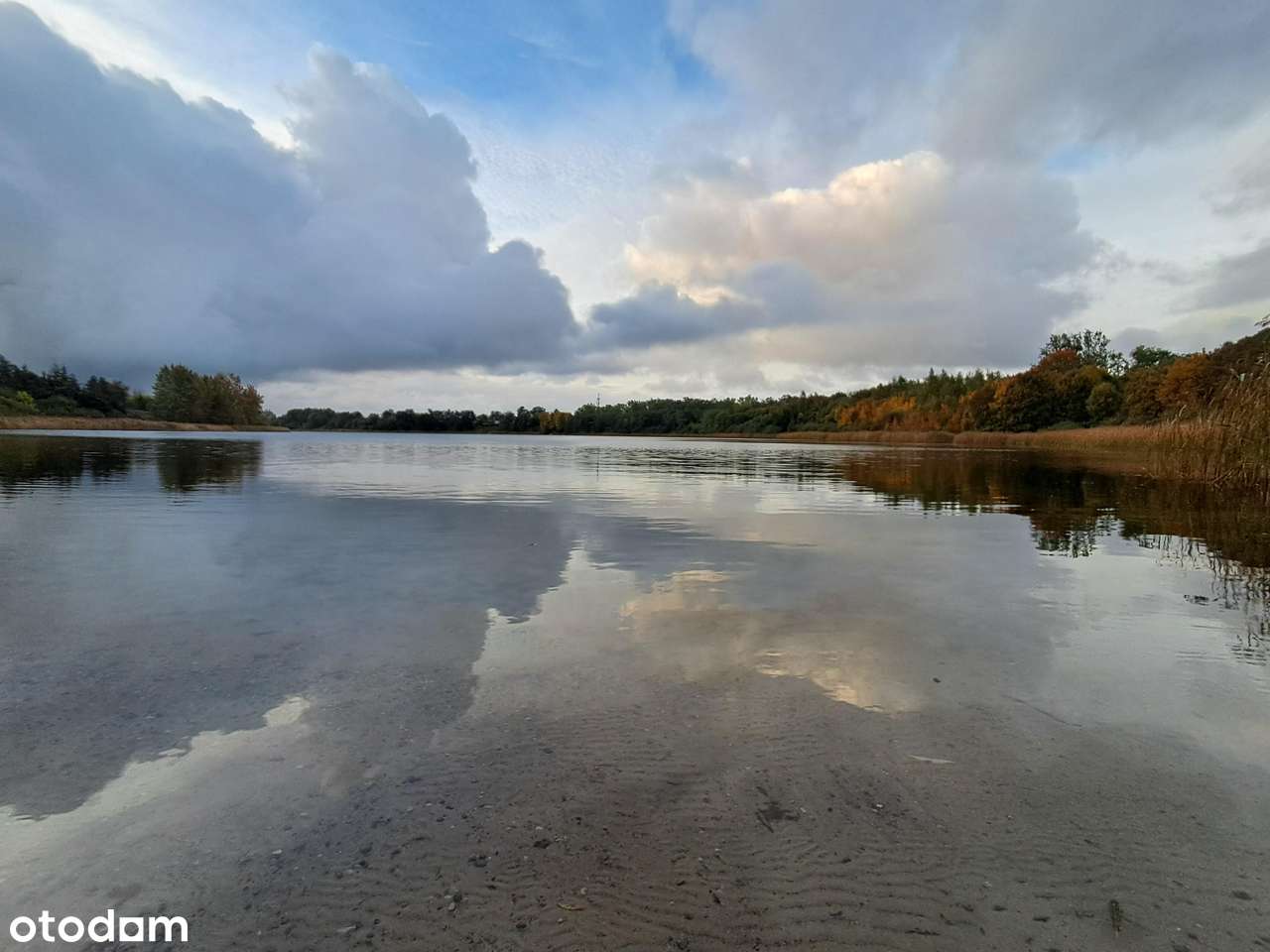 Unikatowe 3-pokojowe mieszkanie z bezpośrednim widokiem na jezioro ! - Pełny obrazek: 2/9