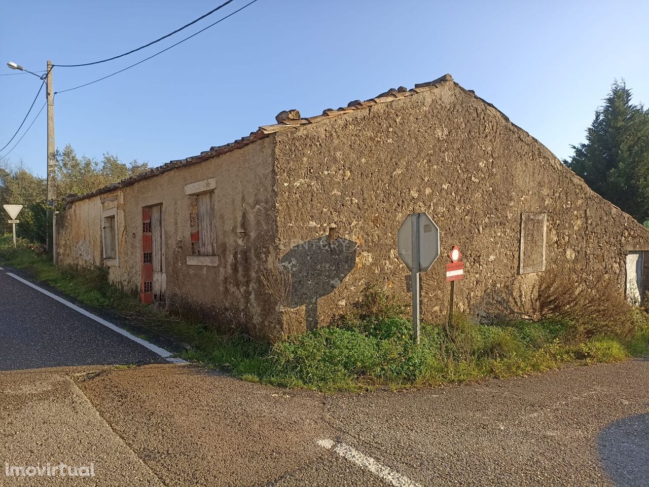 Casa antiga em pedra mais terreno excelente negocio