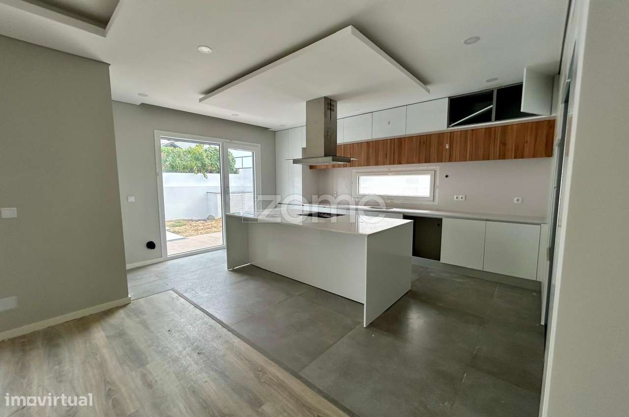 Moradia térrea T4 em Azeitão - Grande imagem: 2/32