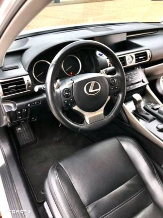 Lexus IS 300h Comfort - 19