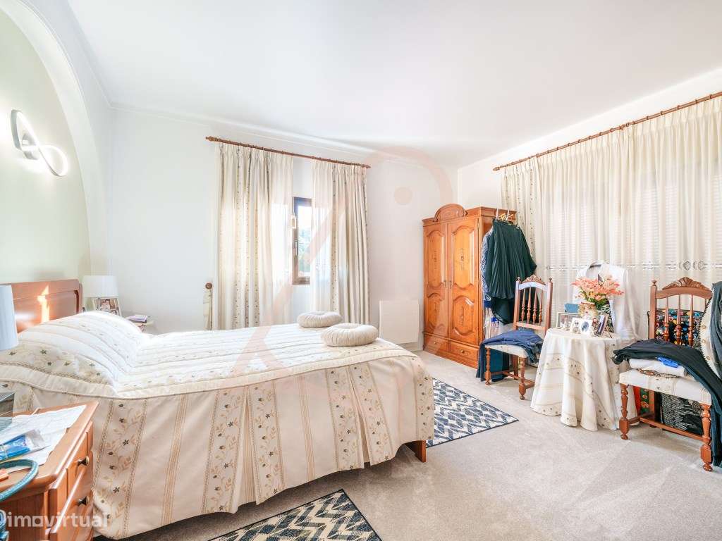 Refúgio Perfeito no Campo com Vista de Sonho e Piscina!-35