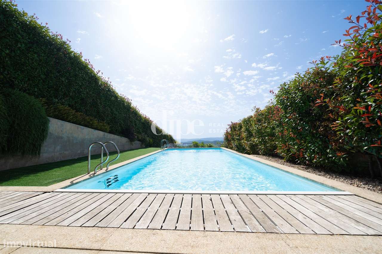 Luxuosa Moradia T3 com piscina, ginásio e jardins-23