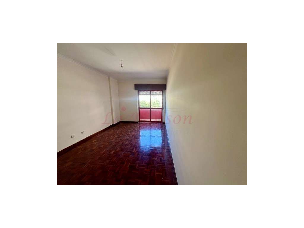 Apartamento T2 com parqueamento em Algueirão - Mem Martins-15