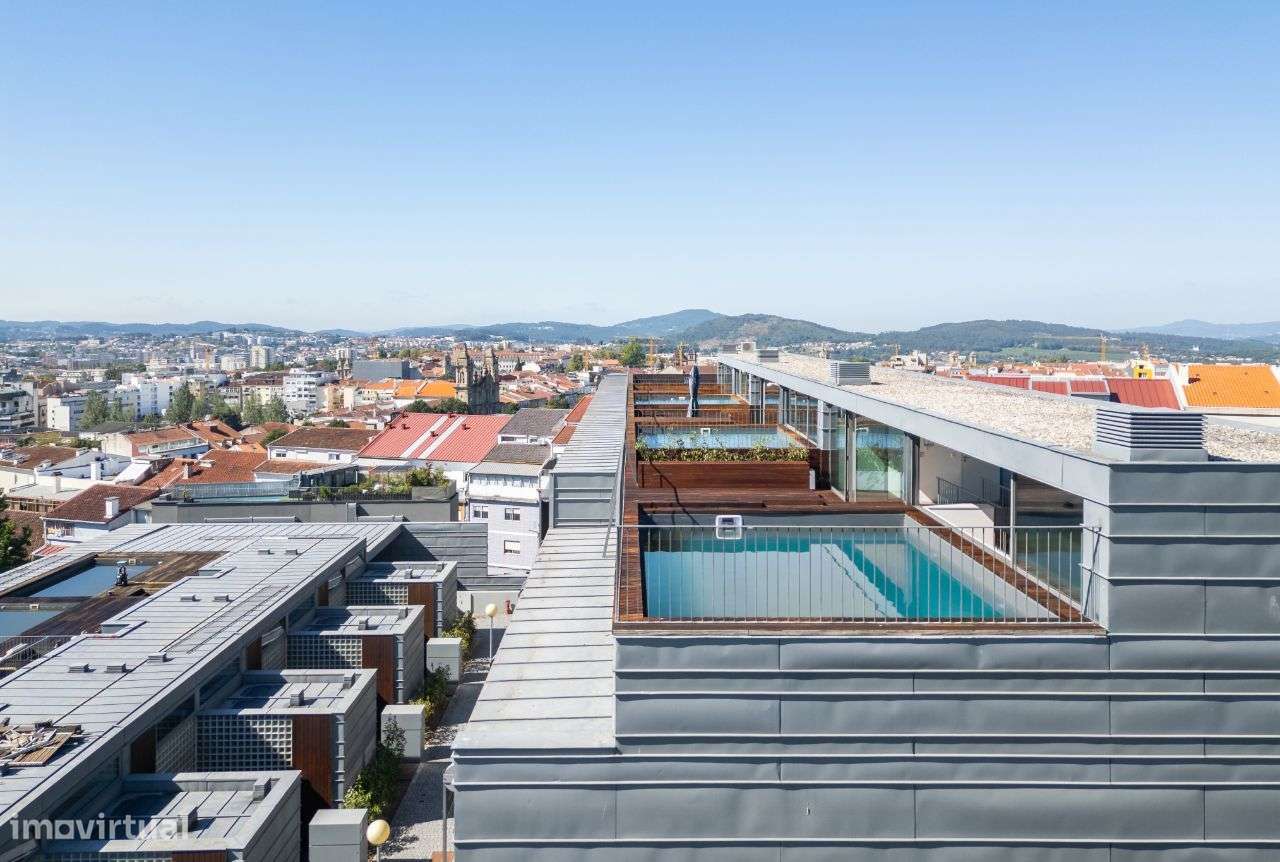 Penthouse Luxuosa com Piscina e Vistas 360º no Coração de Braga-13