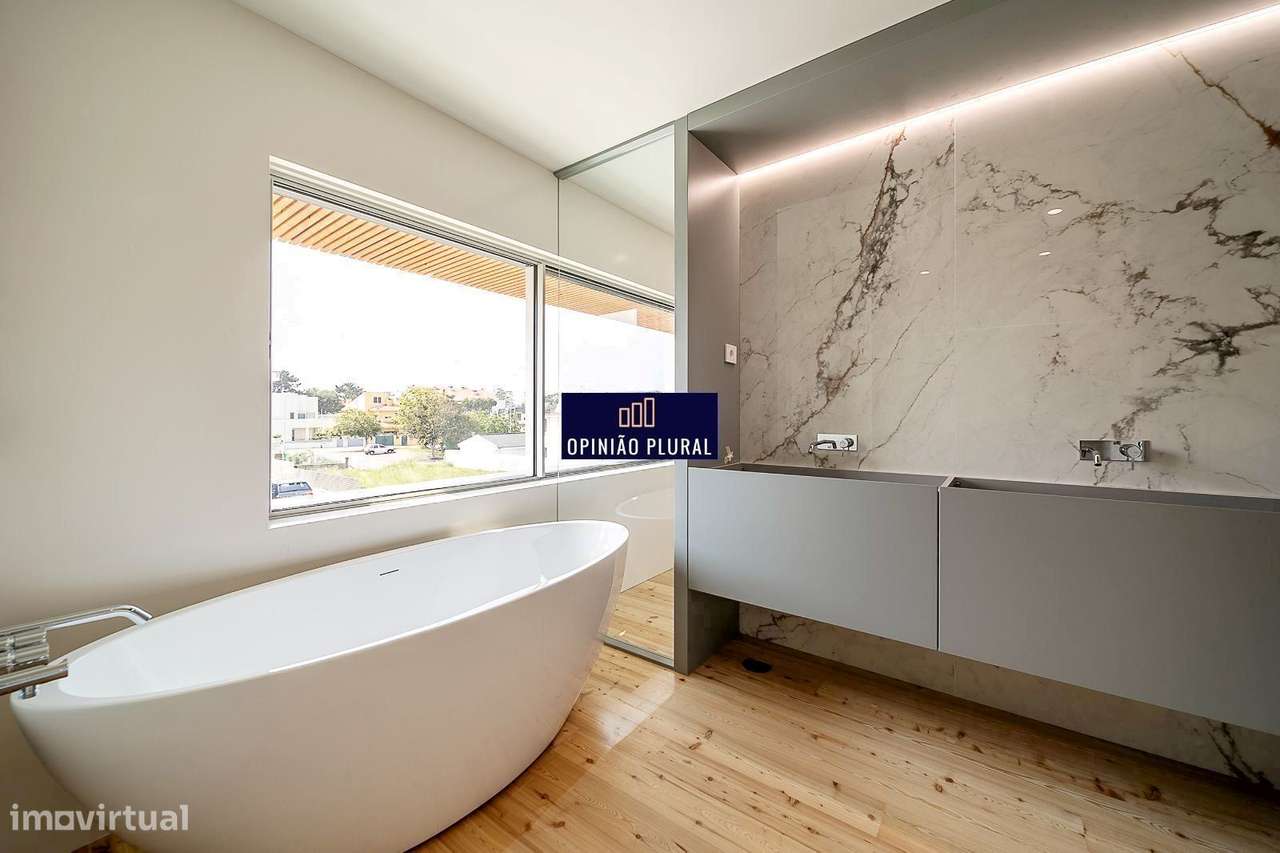 Moradia T4 Espaçosa com Escritório e Piscina Pronta a Habitar-23
