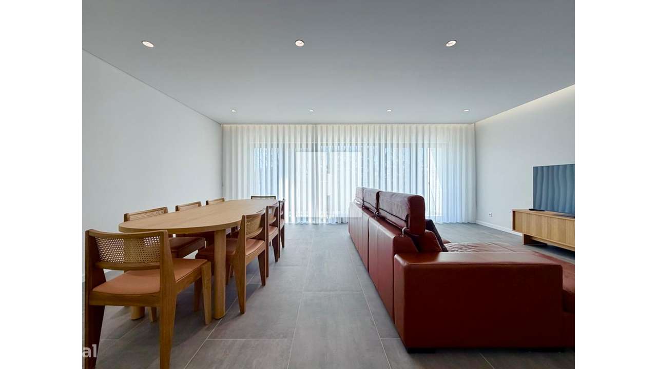 Moradia T4 Nova e Completa-17