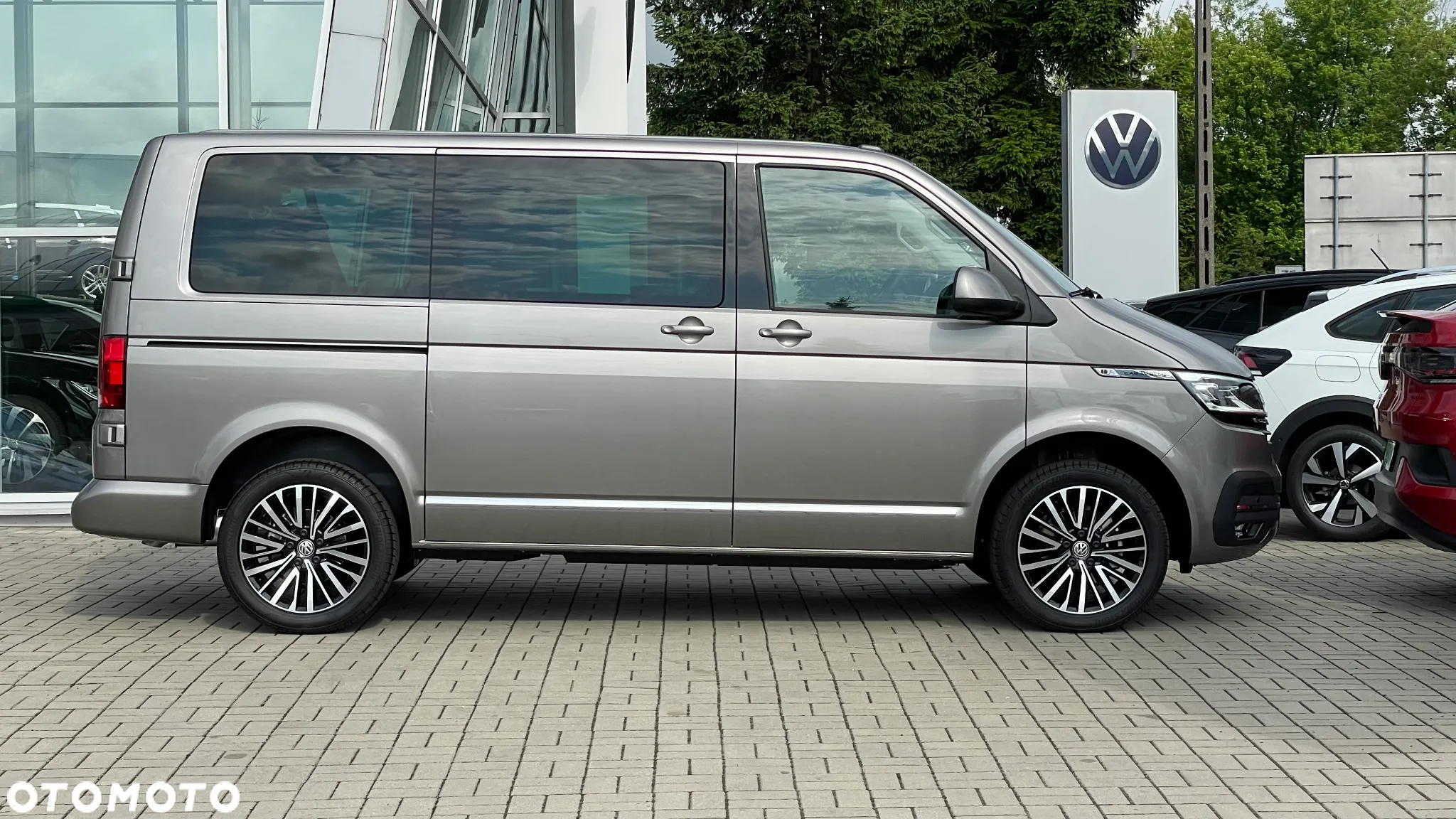 Volkswagen Caravelle - 8