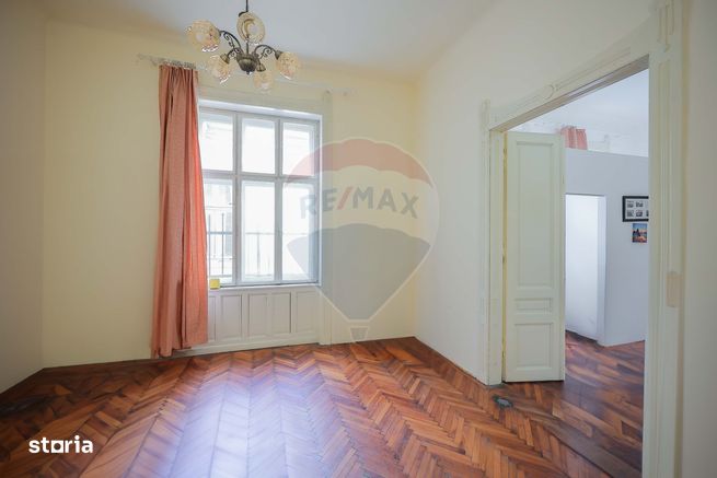 Apartament cu 4 camere de vânzare în zona Ultracentral-1
