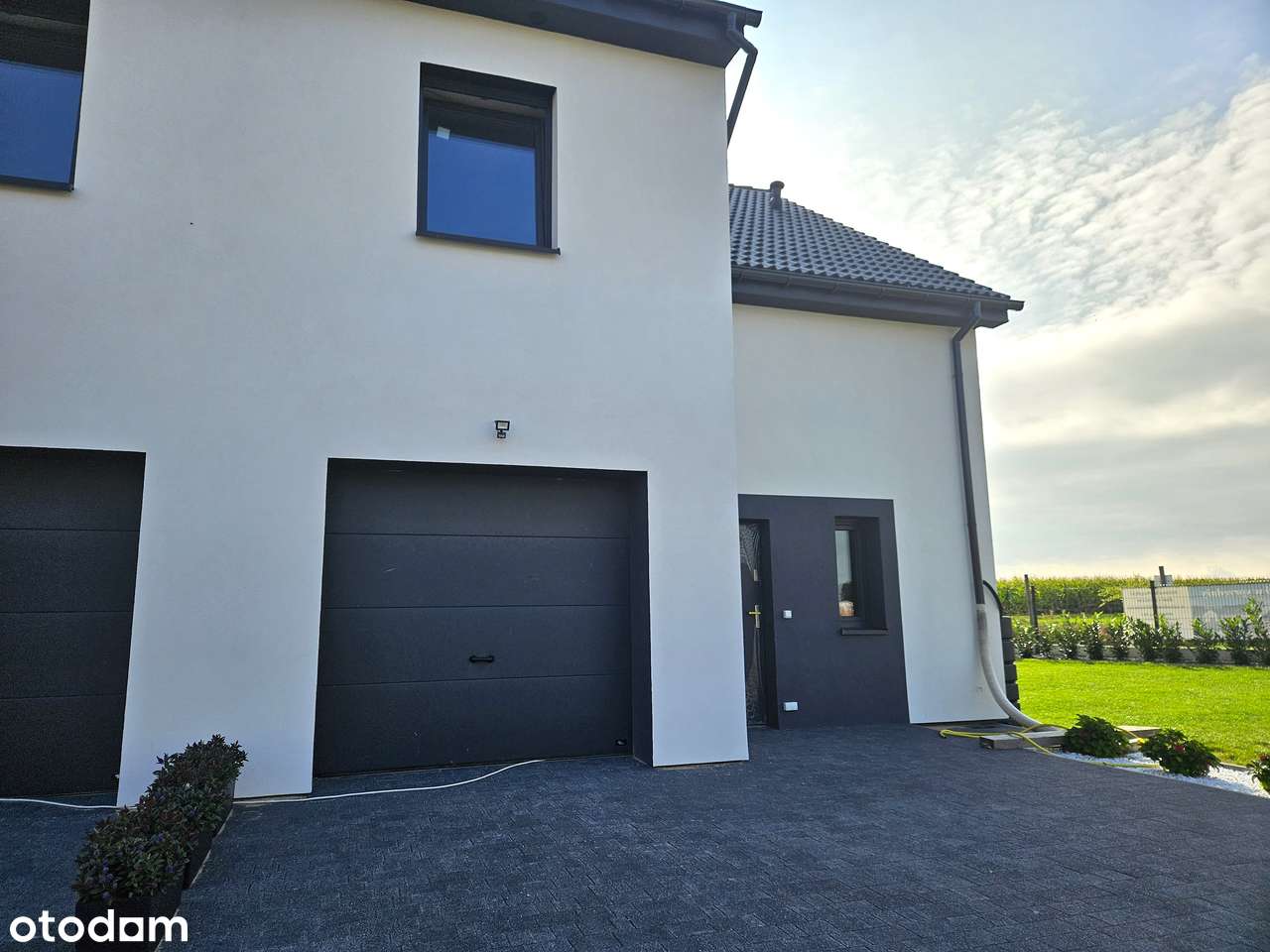 Bliźniak w wysokim standardzie | Garaż w bryle + Pompa Ciepła-4