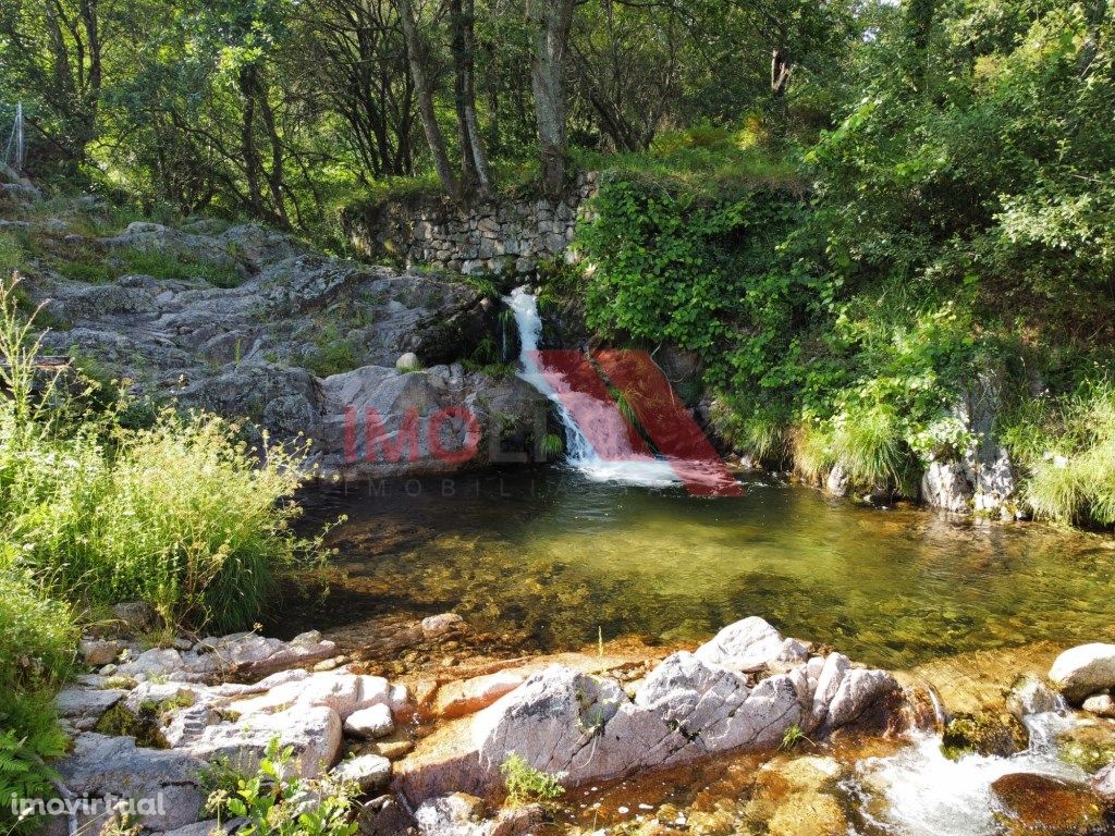 Terreno com pré existência em pedra junto ao Rio Tora