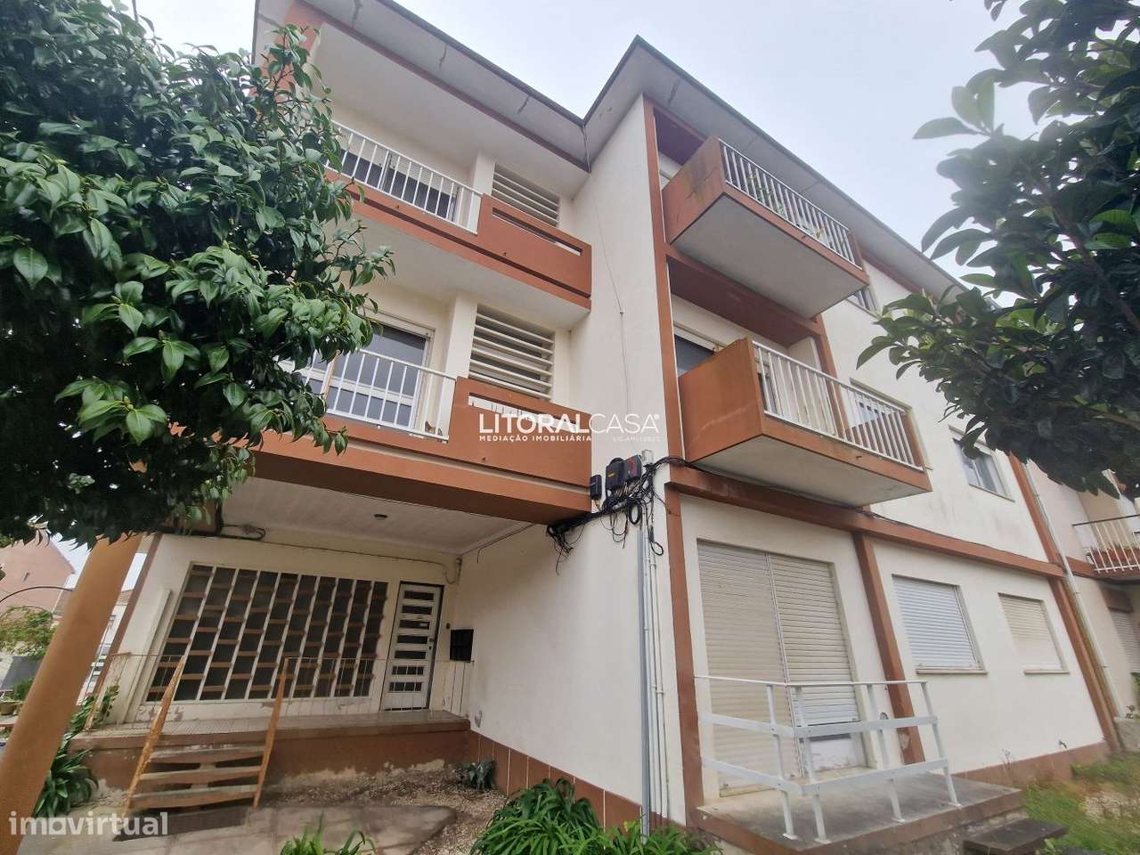 Prédio com 6 Apartamentos - Grande imagem: 1/30