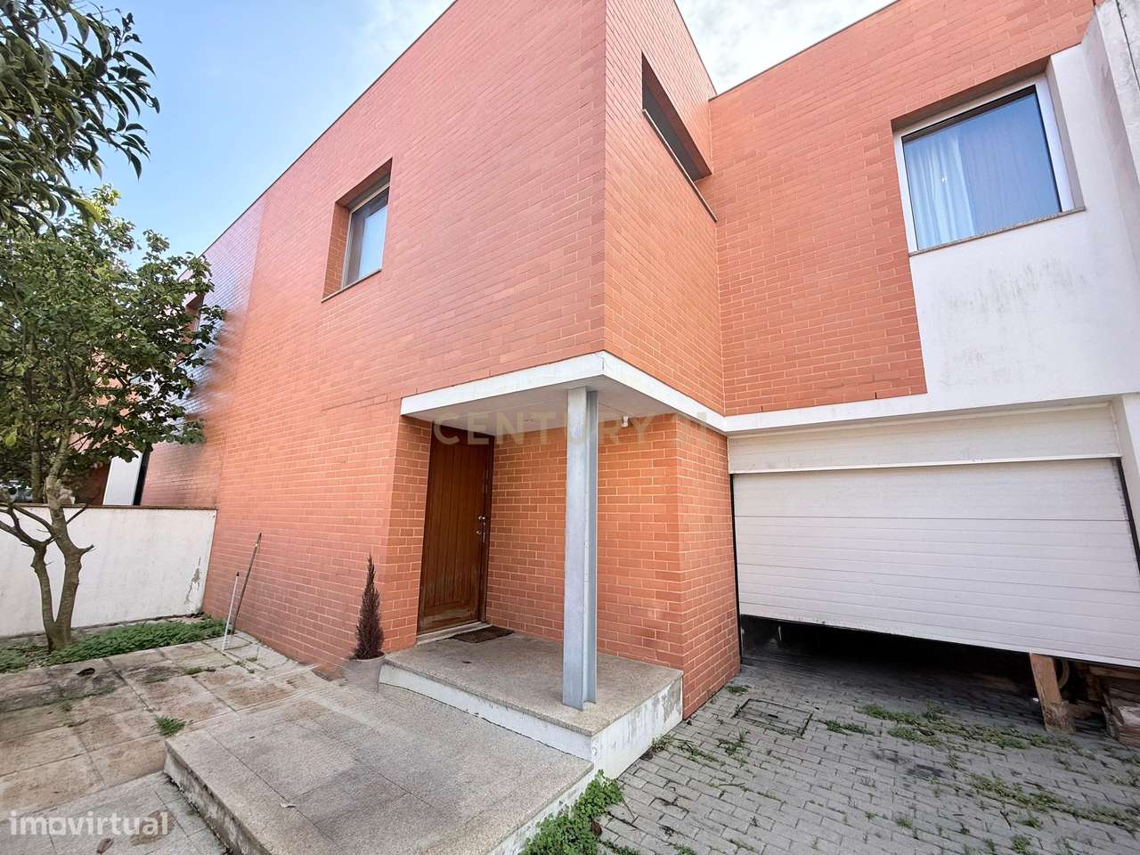 Moradia T3 com suite master, em condomínio de prestígio – Estrada Real-8