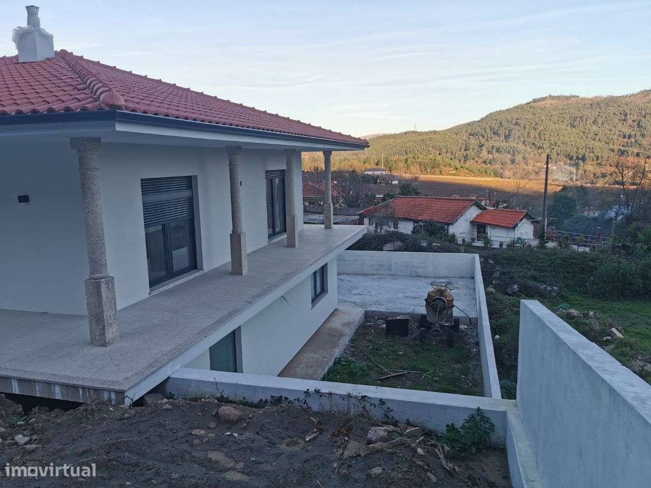 Moradia T3+1 em São Torcato - Guimarães-16